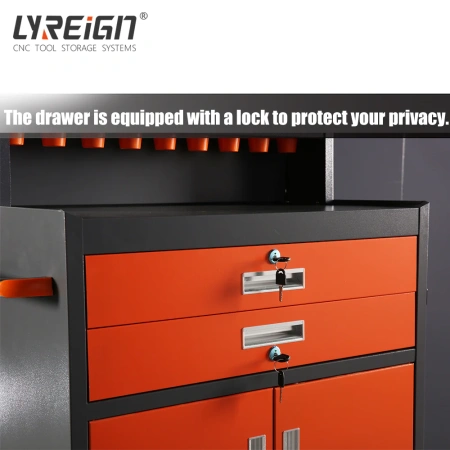 Заводской цех с тележкой для инструментов с ЧПУ с ременным замком