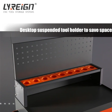 Заводской цех с тележкой для инструментов с ЧПУ с ременным замком